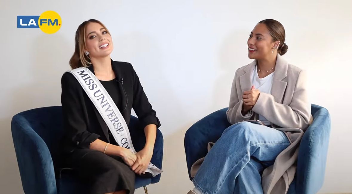 Lina Marcela Pérez con artistas y en cobertura (5)